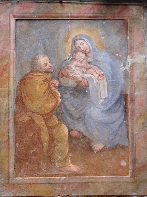 Immagine che rappresenta Gesù Bambino in braccio a Sua Madre e San Giuseppe prostrato davanti a loro