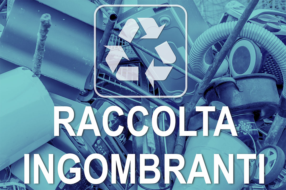 Su sfondo azzurro un gruppo di oggetti ammucchiati e in bianco il simbolo del riciclo e la scritta "Raccolta ingombranti"